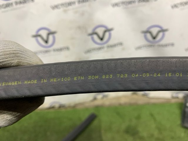 3CM823723 Уплотнитель капота купить Одесса