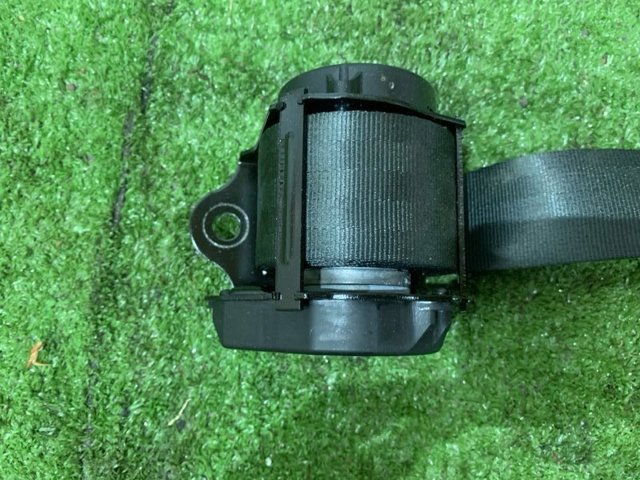 VAG 3CM857805RAA Ремень безопасности задний в наличии Киев