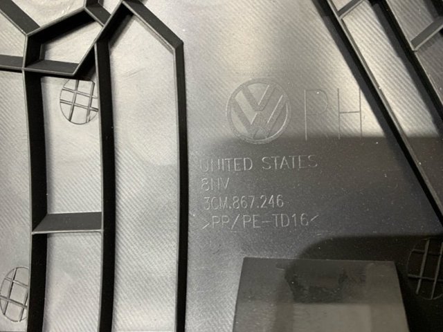 3CM86724682V VAG Обшивка стойки кузова внутренняя задняя правая купить в Черновцы