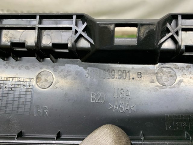 3CN839901B01C VAG Накладка двери задней левой вертикальная купить в Львов
