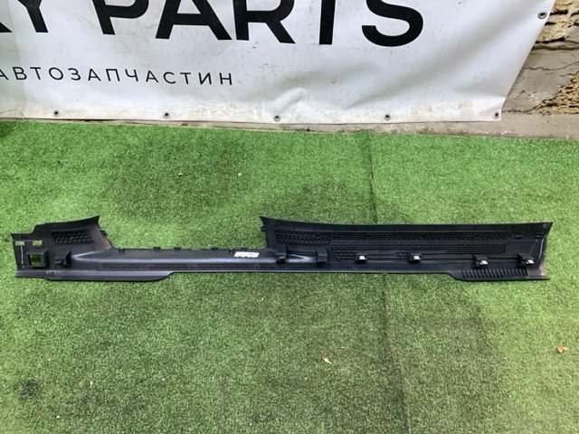 VAG 3CN853372D82V Накладка дверного порога внутренняя передняя правая в наличии Ирпень