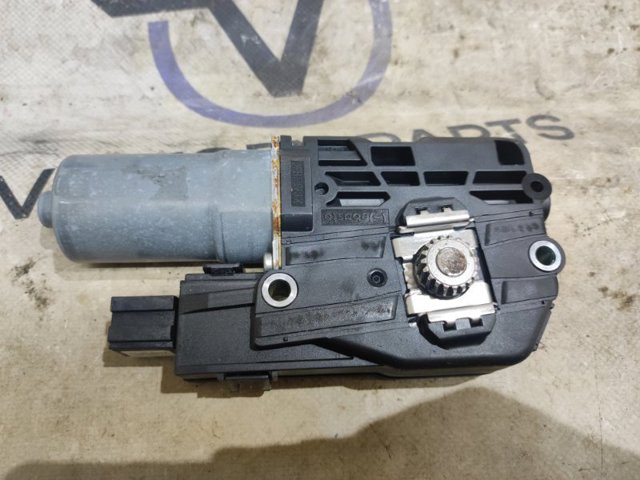 Мотор привода люка 3G5877795 VAG