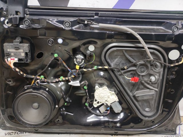 VAG 3G8831056AK Дверь передняя правая в наличии Ужгород
