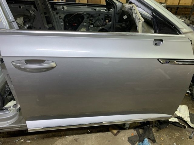 3G8831056AK Дверь передняя правая купить Ужгород