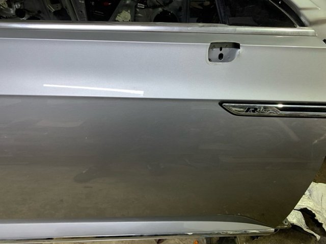 3G8831056AK VAG Дверь передняя правая купить в Ровно