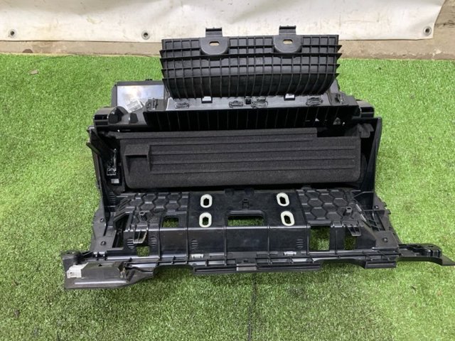 VAG 3G8857101RA3 Ящик перчаточный (бардачок) в наличии Киев