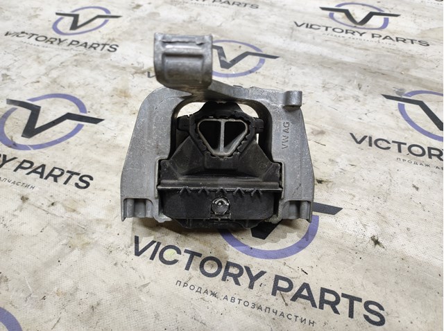 Правая подушка двигателя 3Q0199262M VAG