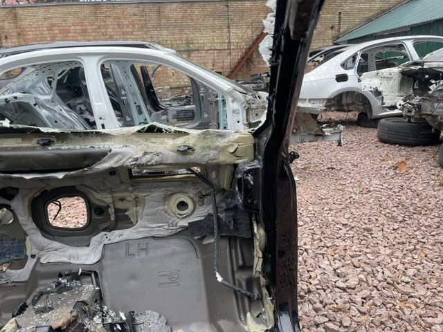 VAG 3Q0803092H Лонжерон правый в наличии Житомир