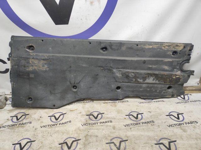 VAG 3Q0825202J Защита днища правая в наличии Ужгород