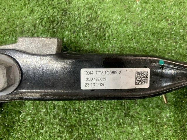 VAG 3QD199855 Подушка (опора) двигателя правая передняя в наличии Кривой Рог