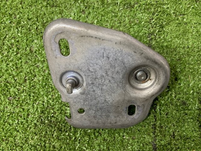 VAG 3V0823185A Стояк-крюк замка капота в наличии Хмельницкий