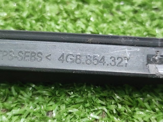 4G8854327 VAG Молдинг лобового стекла левый купить в Ужгород