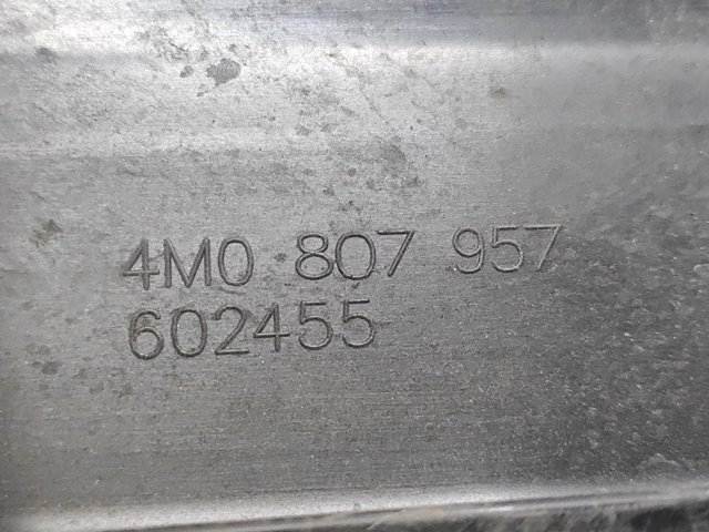 4M0807957 Накладка передней панели (суппорта радиатора) верхняя купить Черкассы