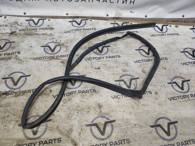 Уплотнитель накладки порога передний левый 4M0839119D VAG