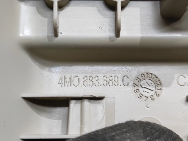 VAG 4M0883689C в наличии Украина