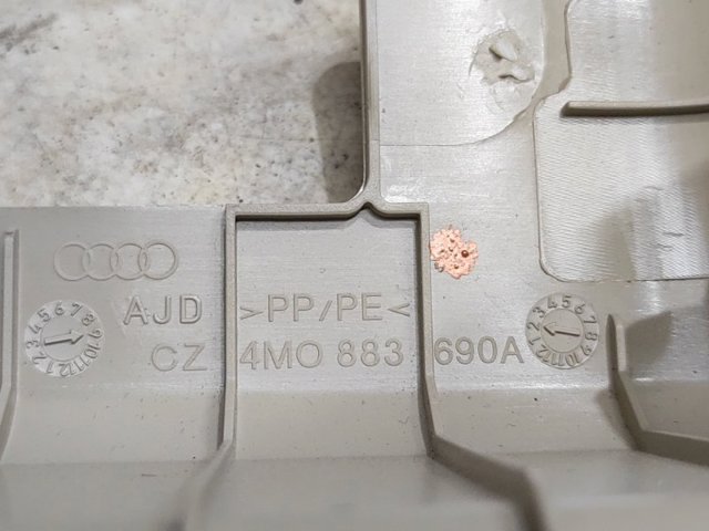 4M0883690A VAG купить в Ирпень