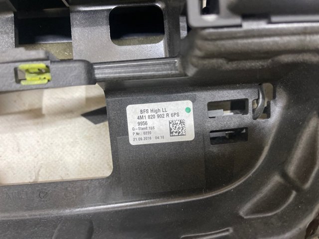 4M1820902R6PS VAG Решетка вентиляции салона на "торпедо" правая купить в Сумы