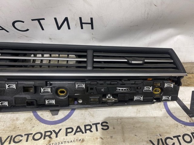 4M1820902R6PS VAG Решетка вентиляции салона на "торпедо" правая купить в Тернополь