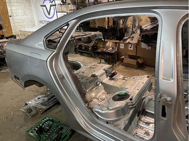 VAG 561809844 Крыло заднее правое в наличии Киев