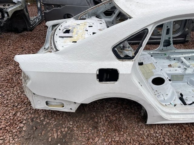 Боковая часть задняя правая 561809844 VAG