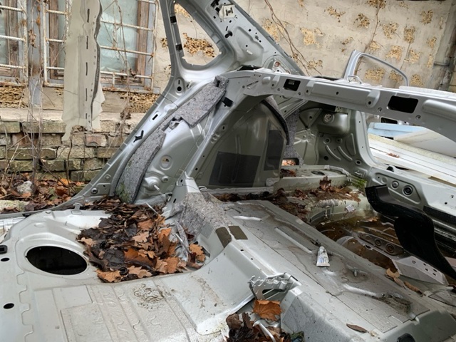 VAG 561809844A Крыло заднее правое в наличии Ирпень