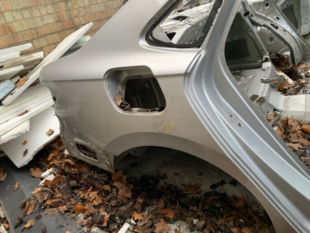 VAG 561809844A Крыло заднее правое в наличии Полтава
