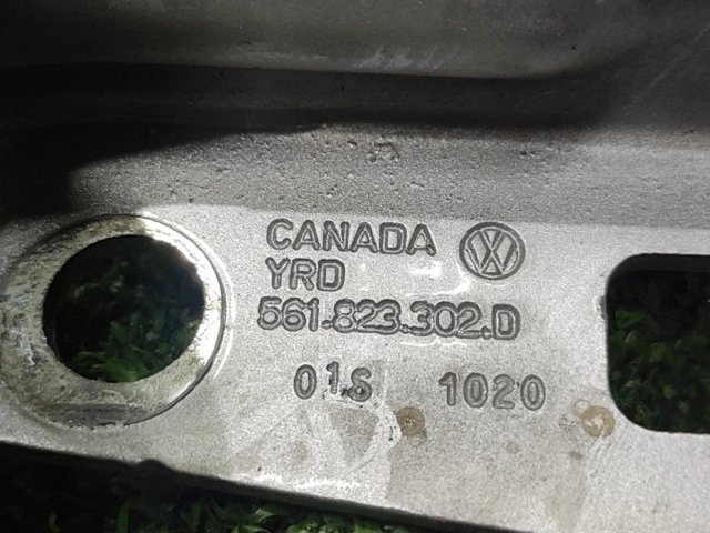 VAG 561823302D Петля капота правая в наличии Днепр