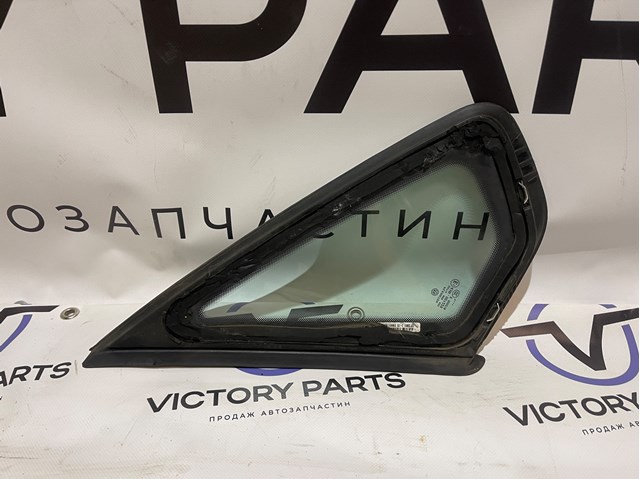 VAG 561845298G Стекло кузова (багажного отсека) правое в наличии Павлоград