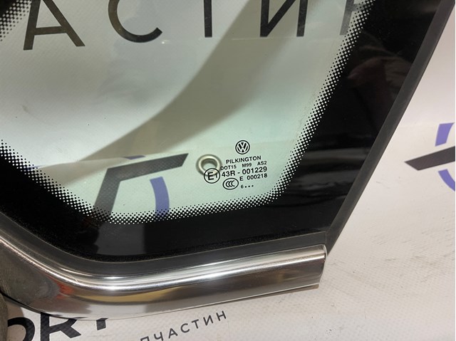 561845298G Стекло кузова (багажного отсека) правое купить Львов