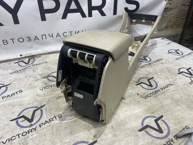 VAG 561863241C82V Консоль панели управления центральная в наличии Каменское