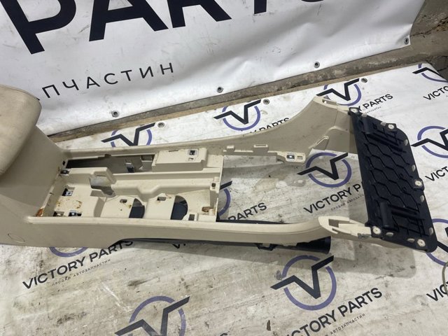 VAG 561863241C82V Консоль панели управления центральная в наличии Житомир