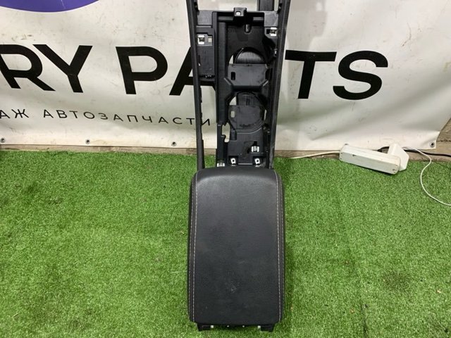 561863241M82V VAG Консоль панели управления центральная купить в Днепр