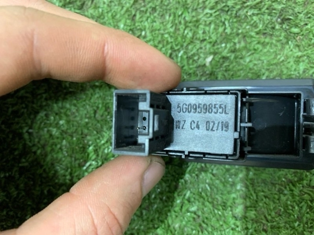 VAG 5G0959855LWZU Кнопка стеклоподъемника передняя в наличии Каменское