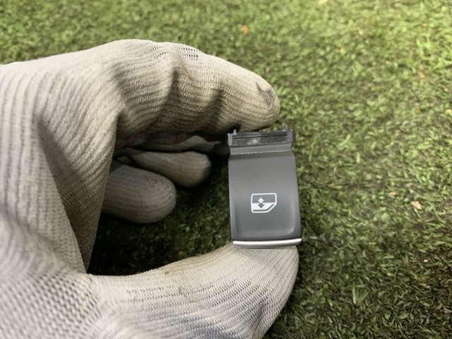 VAG 5G0959855NWZU Кнопка включения мотора стеклоподъемника передняя правая в наличии Ужгород