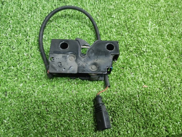 VAG 5G1823509B Замок капота в наличии Ирпень