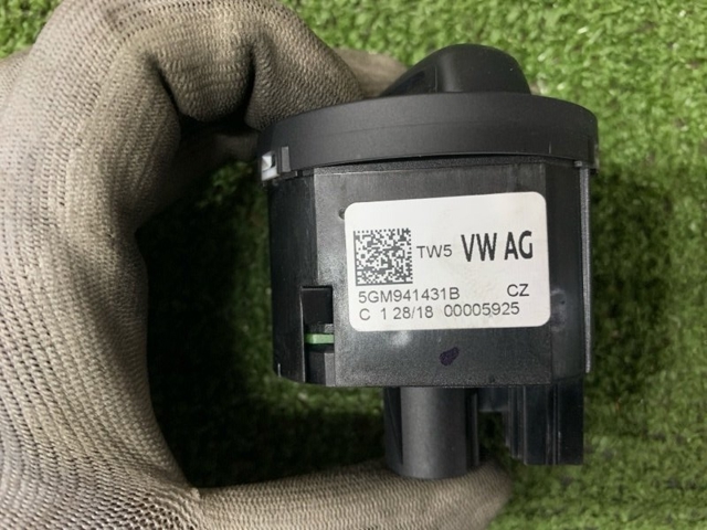 VAG 5GM941431BWZU Переключатель света фар на "торпедо" в наличии Житомир