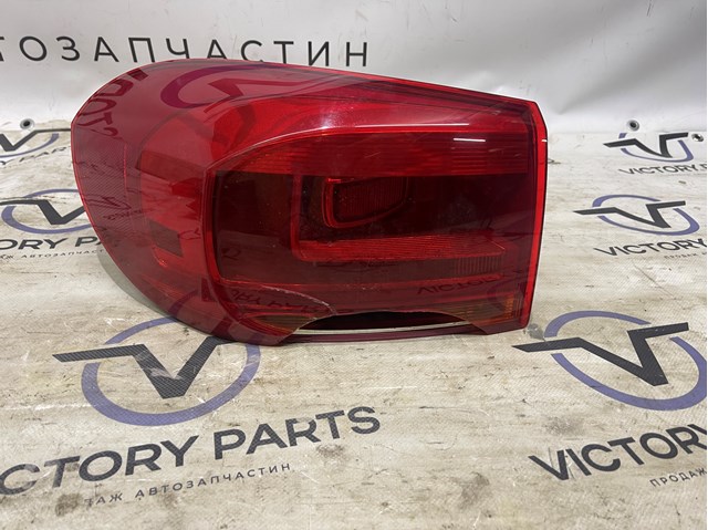 Задняя левая внешняя фара 5N0945095R VAG