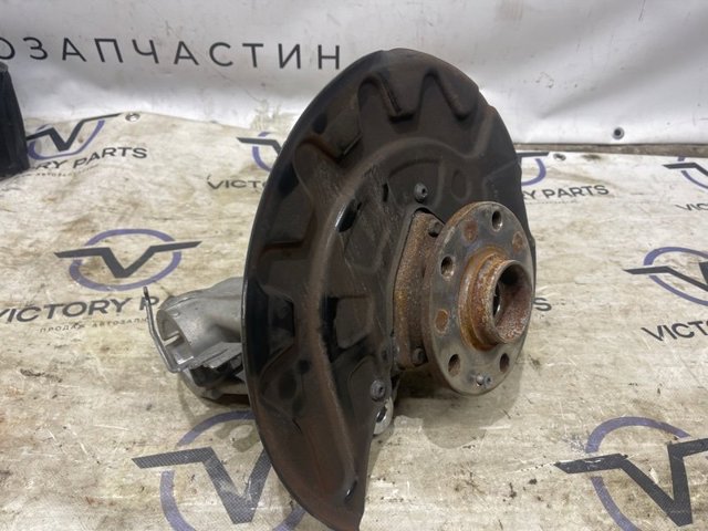 Кулак поворотный передний левый 5Q0407257A VAG