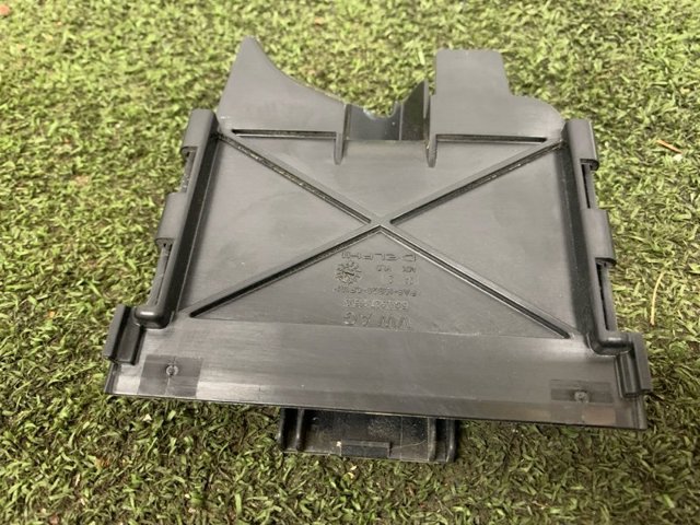 5Q0927165G VAG Крышка блока предохранителей купить в Черкассы