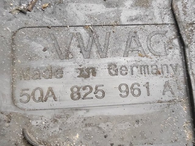 VAG 5QA825961A в наличии Павлоград