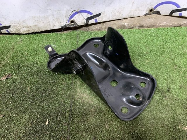 5QM501546 VAG Кронштейн задней балки купить в Львов