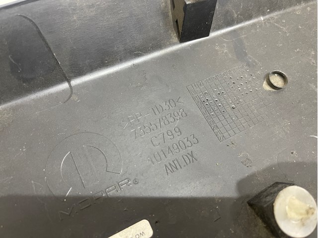 CHRYSLER 735578398 Молдинг двери передней правой в наличии Черновцы