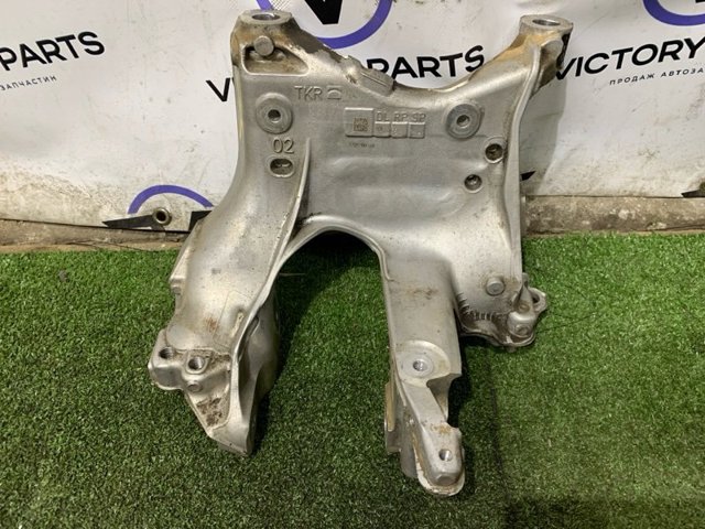 VAG 80A399295R Кронштейн передней балки в наличии Житомир
