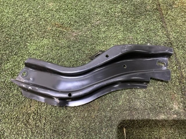 VAG 80A805528 Кронштейн суппорта радиатора нижний в наличии Хмельницкий