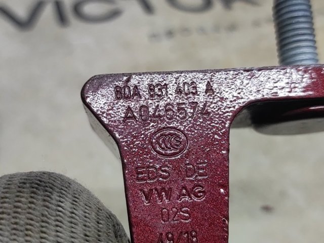 VAG 80A831403A Петля двери передней левой в наличии Чернигов