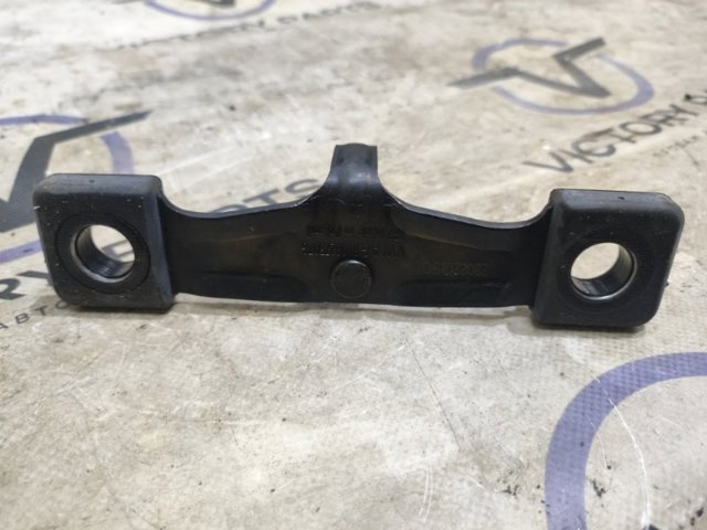 8V0827507G VAG Петля-зацеп (ответная часть) замка двери задней (багажной 3/5-й) купить в Кривой Рог