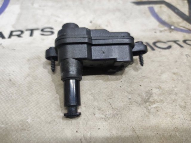 8V0862159 VAG Мотор-привод открытия лючка бака купить в Тернополь