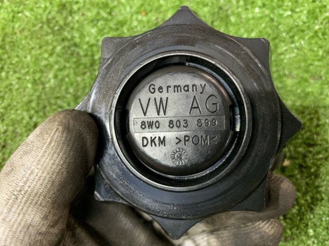 VAG 8W0803899 Болт креплення запасного колеса в наличии Чернигов