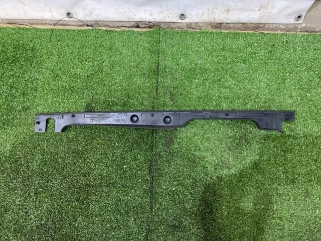 VAG 8W0820581C Заглушка жабо боковая в наличии Одесса