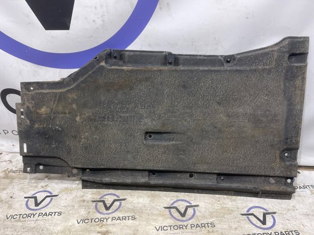8W0825208C Защита днища правая купить Черкассы